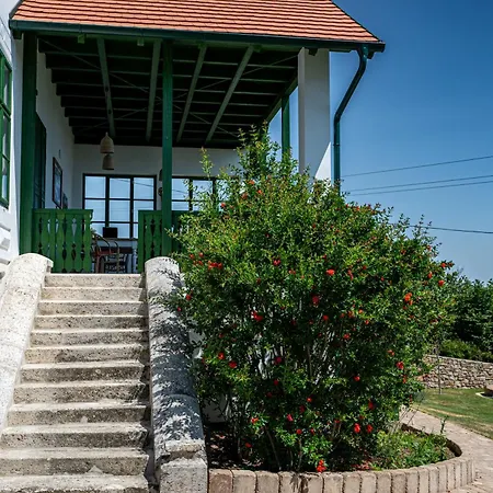 Tervey-villa Appartamento Révfülöp