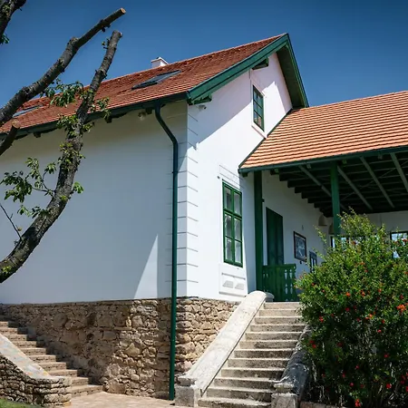 Tervey-villa شقة *